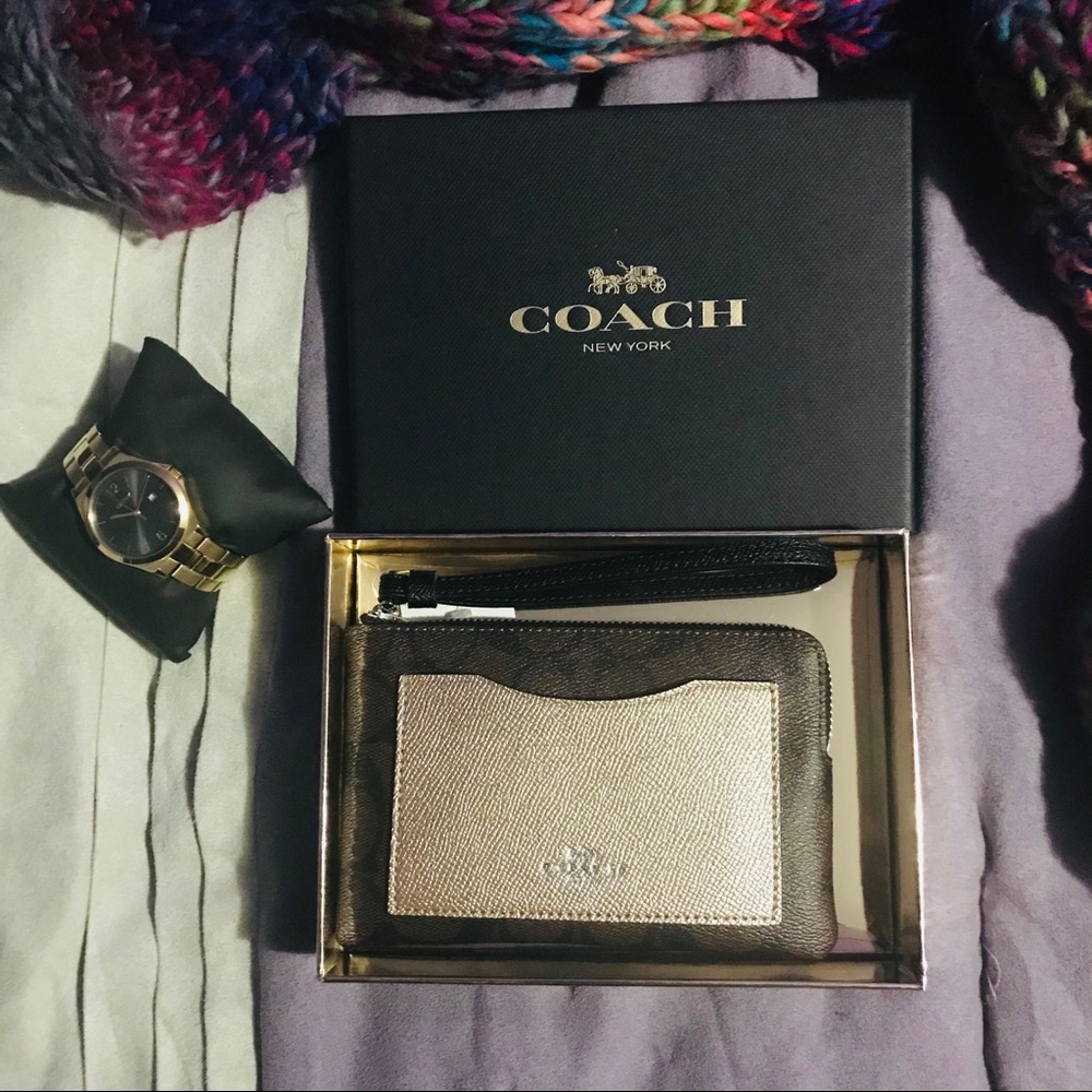 Coach👜 wristlet 🎀NWT